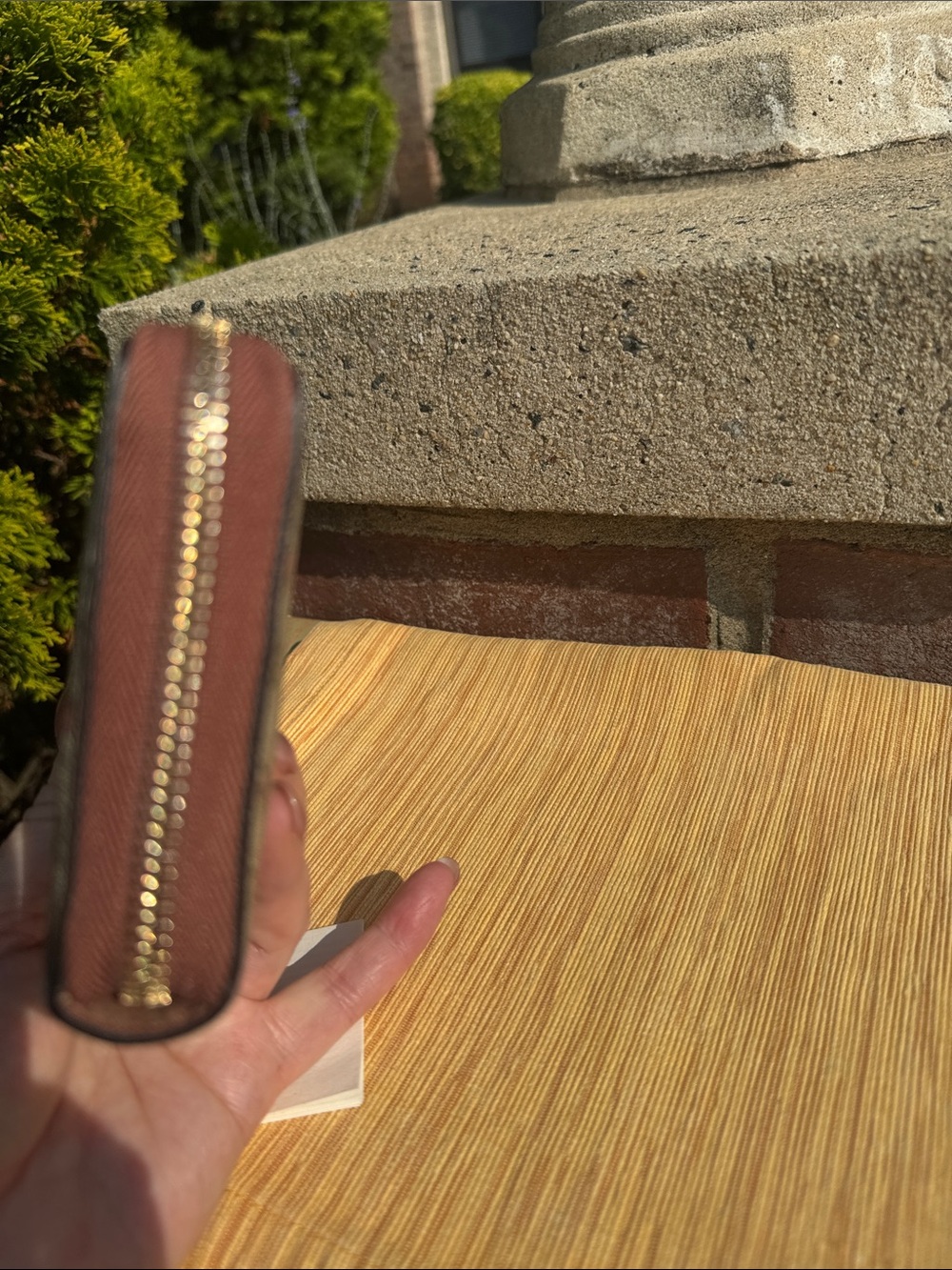 Gucci Beige Monogram Zip Wallet with mini Red &Bkack Star Pattern - Picture 10 of 13
